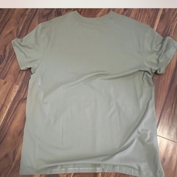 Kenneth Cole tee - Picture 3 of 3